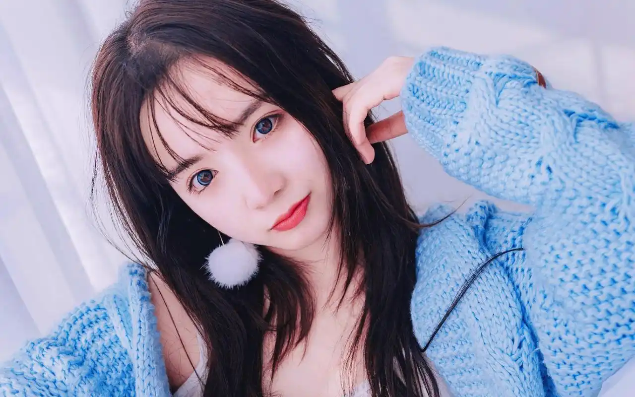 桌面美学：打造极简无线空间